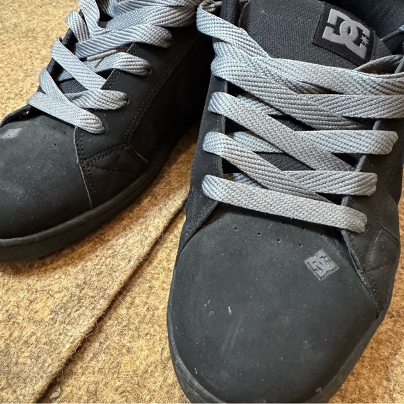 DC Men’s Court Graffik Skate Shoes Gray Black Size 13 - Picture 2 of 8